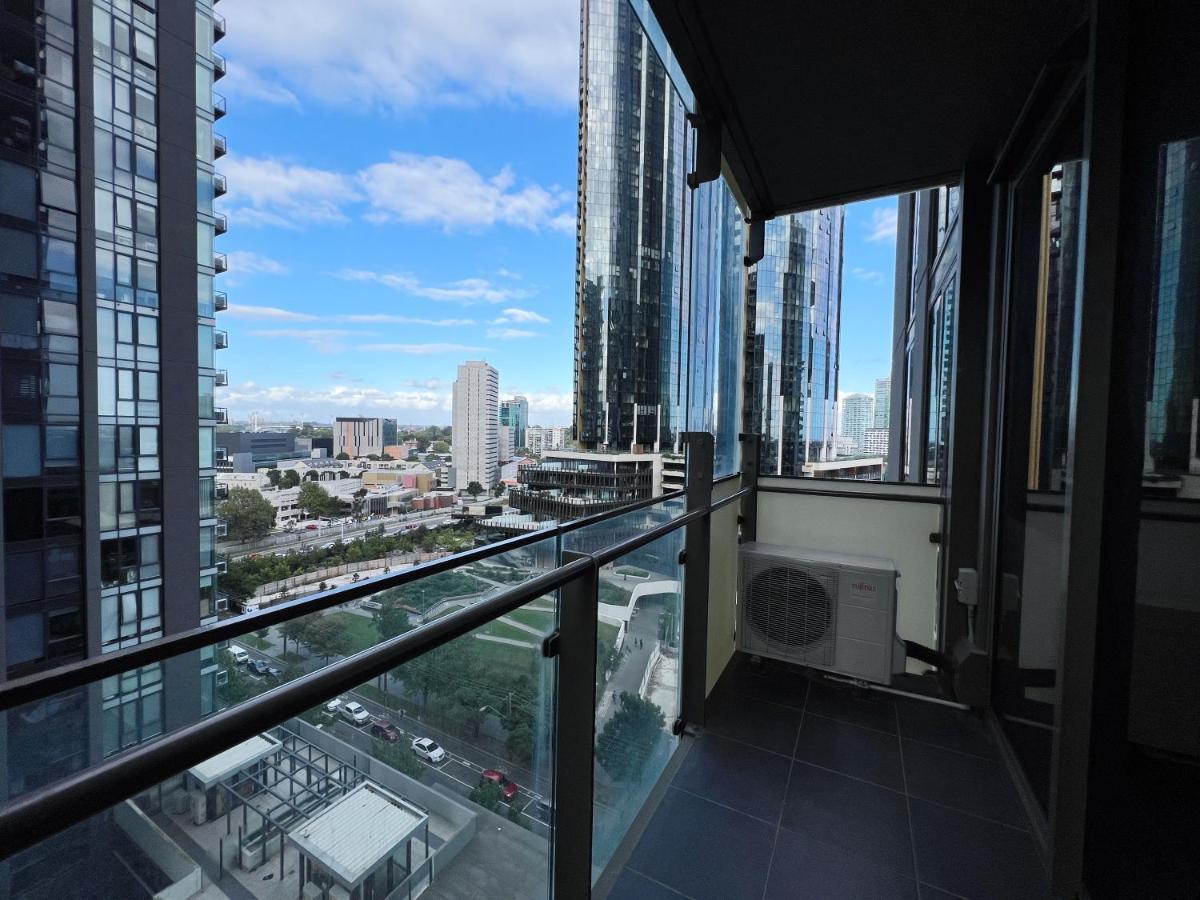 Southbank Stylish Epic Residences Near Crown Casino With Pool & Gym Apartment